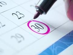 Auf einem Terminkalender ist der 30. pink umkreist.
