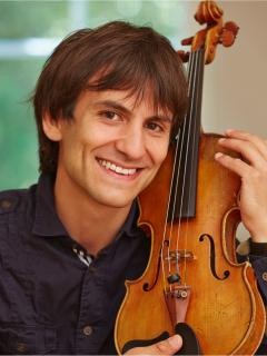 Portrait Matias Perez mit Geige