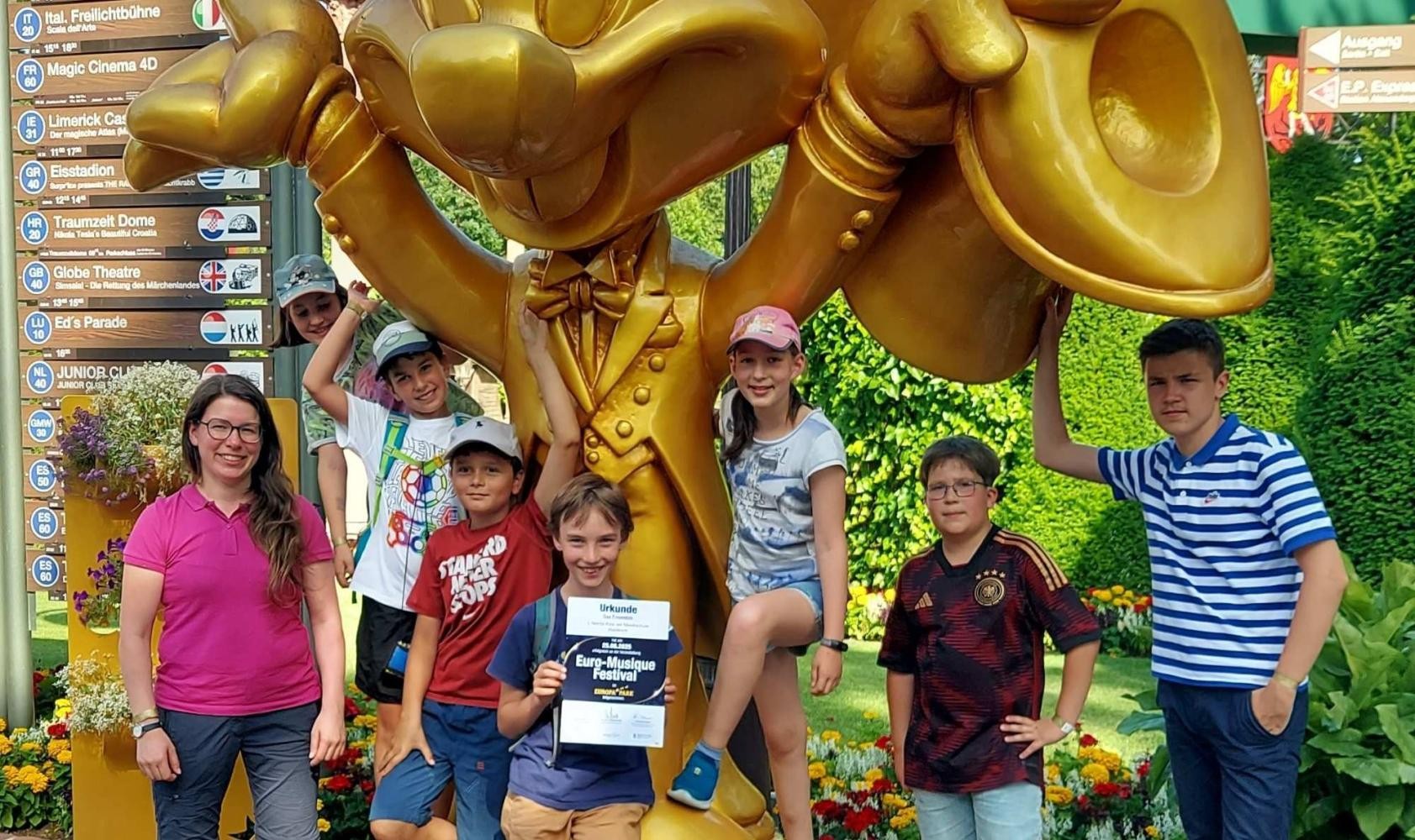 Das Ensemble L'Akkritz Kids im Europa Park.