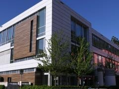 Die Musikschule vom Gymnasium aus gesehen.