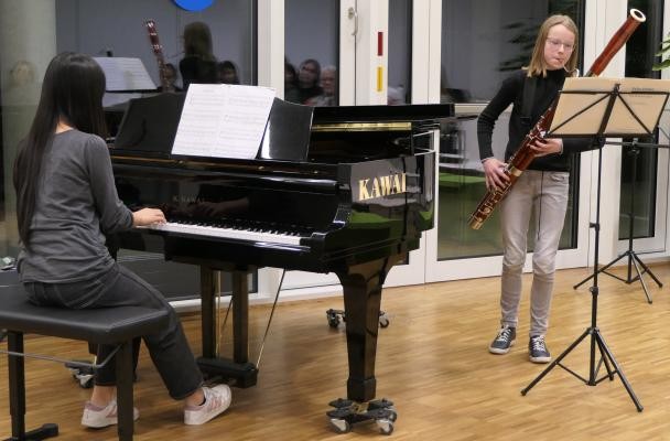 Eine Fagottspielerin und eine Pianistin.
