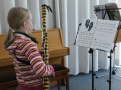 Schülerin hat Einzelunterricht im Fach Fagott.